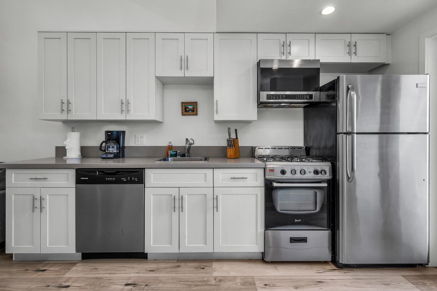 Appartement Stylish Modern One Bedroom Hollywood Loft With In Unite Washer Dryer & Balcony Los Angeles